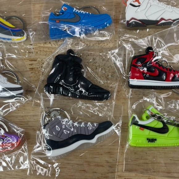 10 Jordan and Nike Random Shoe Keychains - Retro Sneakers Basketball - Picture 4 of 15